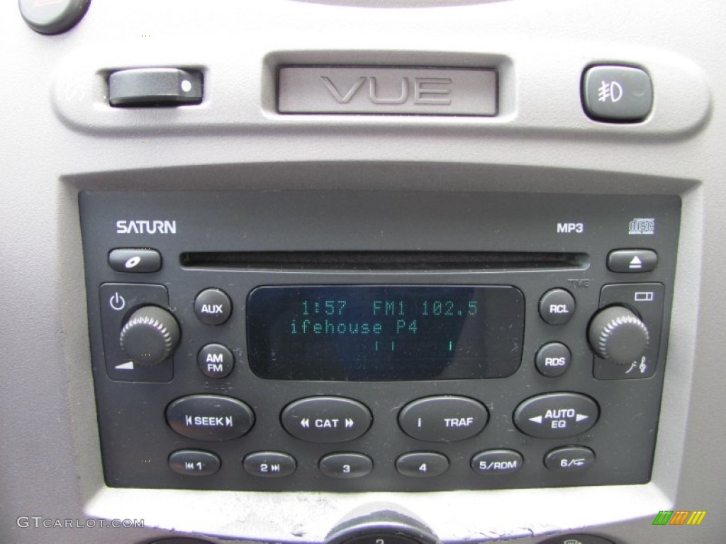 2005 Saturn VUE V6 Audio System Photos