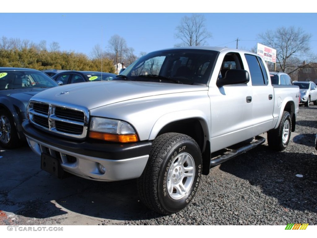 2004 Dakota SXT Quad Cab 4x4 - Bright Silver Metallic / Dark Slate Gray photo #1