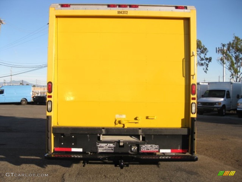 2008 Savana Cutaway 3500 Commercial Moving Truck - Yellow / Medium Pewter photo #5