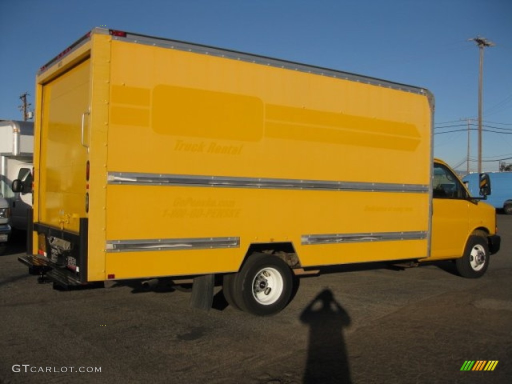 2008 Savana Cutaway 3500 Commercial Moving Truck - Yellow / Medium Pewter photo #6