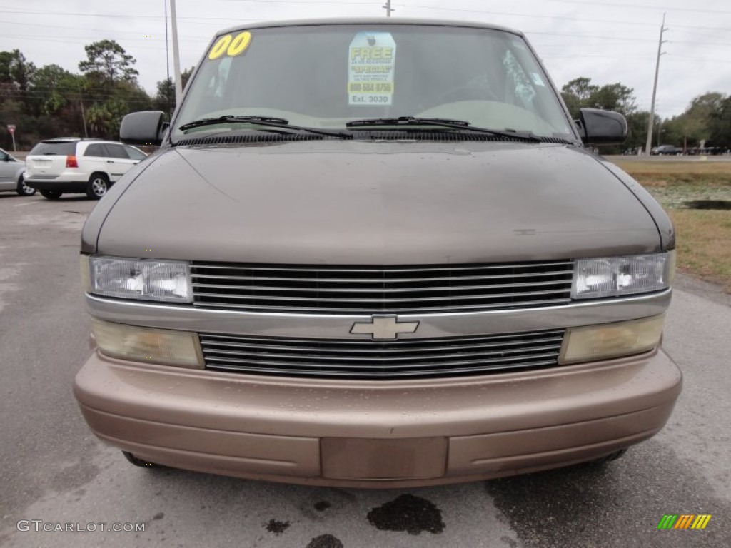 2000 Astro LS Passenger Van - Medium Bronzemist Metallic / Neutral photo #15