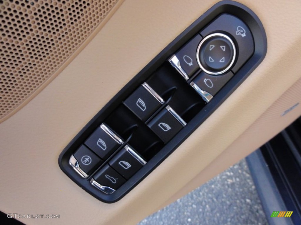 2012 Porsche Panamera V6 Controls Photo #60357984