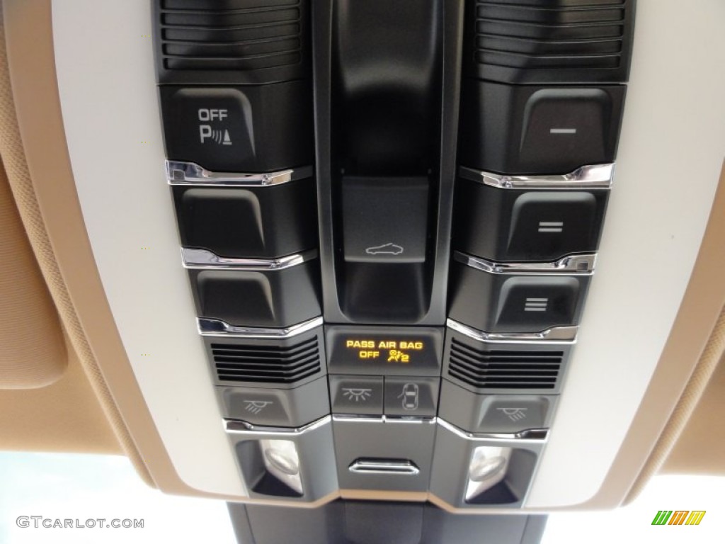 2012 Porsche Panamera V6 Controls Photo #60358278