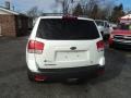 2009 Clear White Kia Borrego EX V6 4x4  photo #31