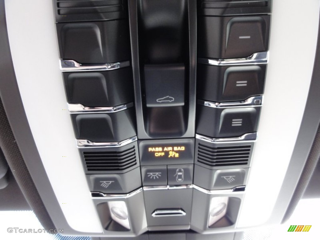 2012 Porsche Cayenne Standard Cayenne Model Controls Photo #60359511