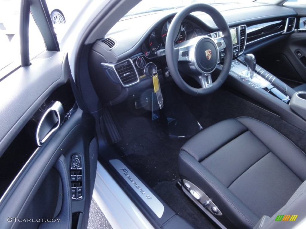 Black Interior 2012 Porsche Panamera 4 Photo #60359636