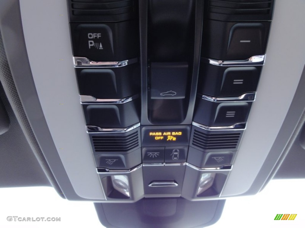 2012 Porsche Panamera 4 Controls Photo #60359937