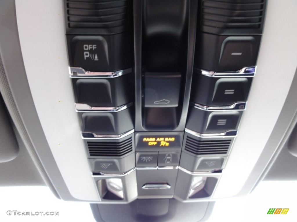 2012 Porsche Panamera 4S Controls Photo #60360352