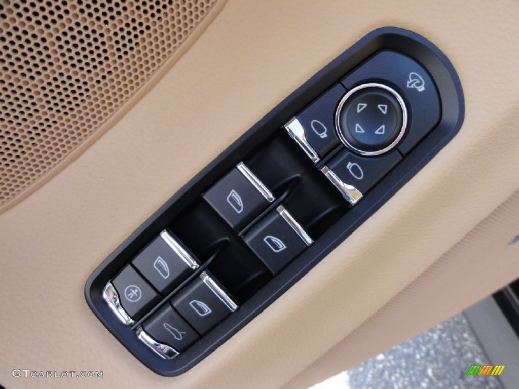 2012 Porsche Panamera 4S Controls Photo #60361638