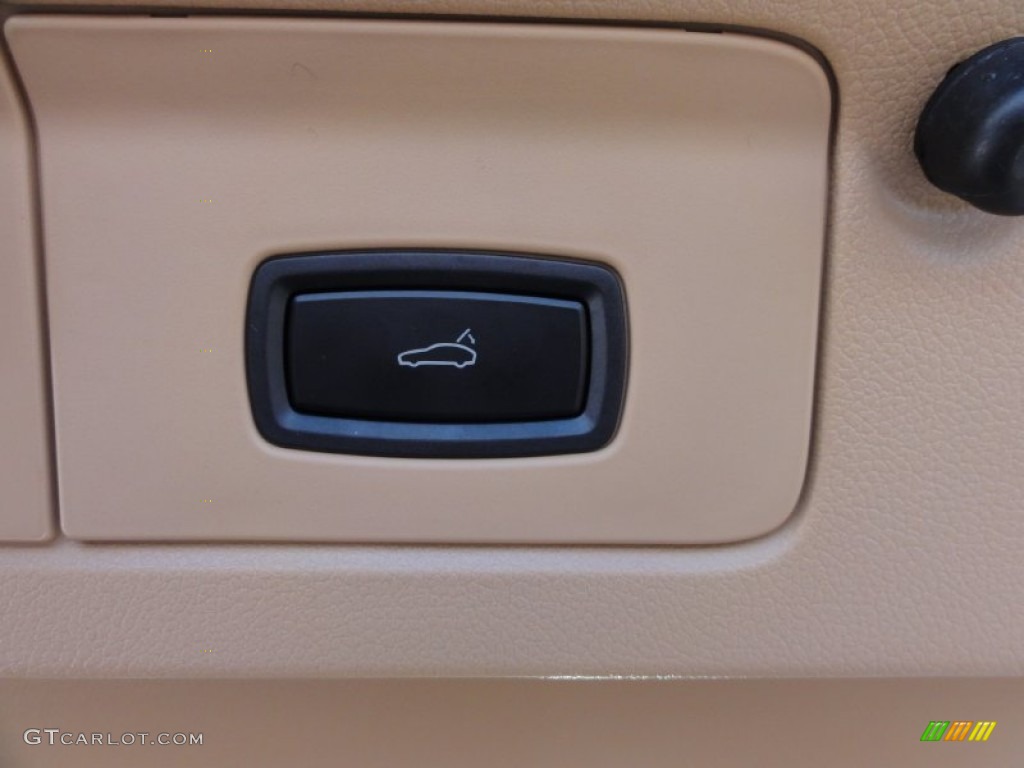 2012 Porsche Panamera 4S Controls Photo #60361812