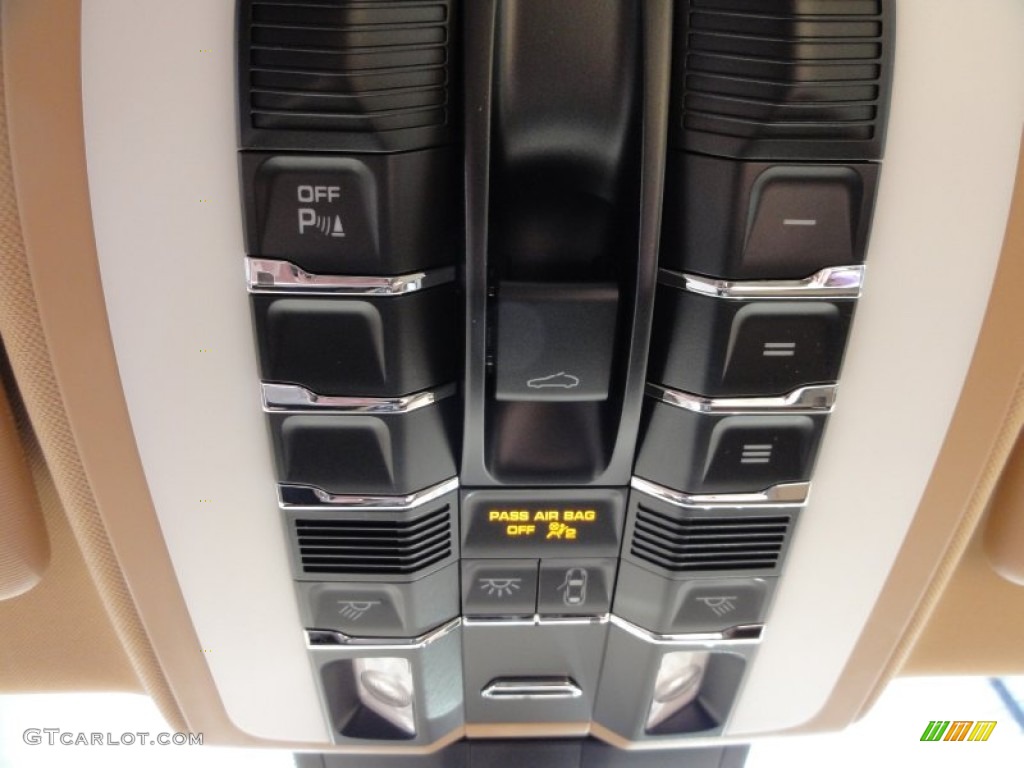 2012 Porsche Panamera 4S Controls Photo #60361905
