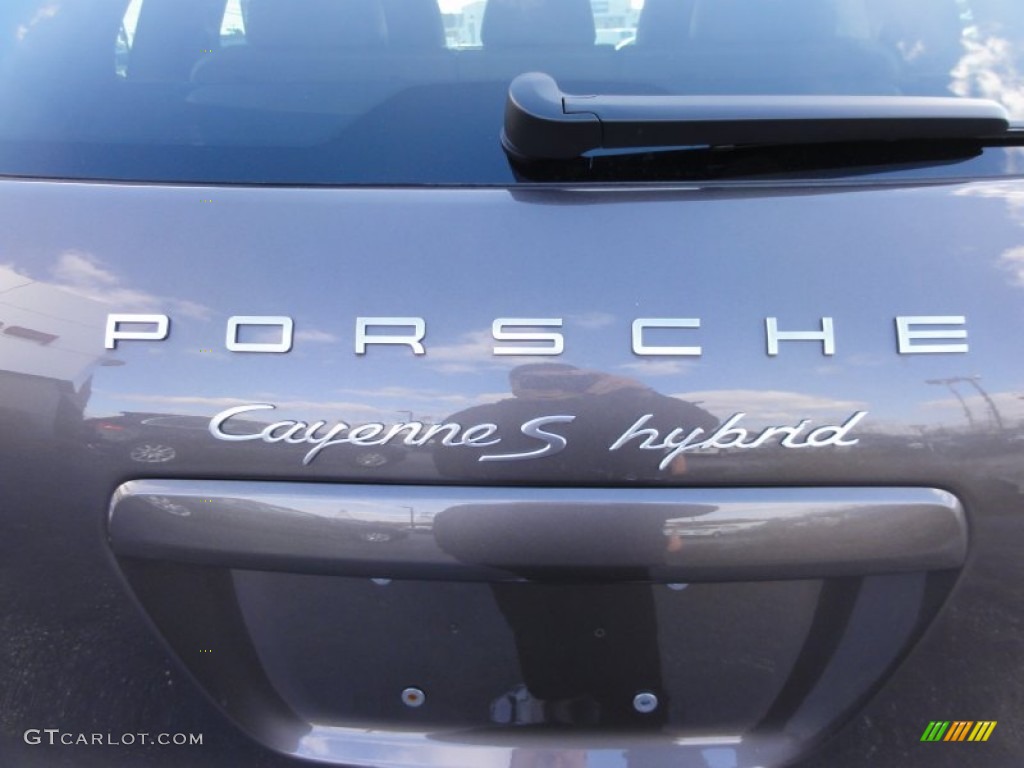 2012 Porsche Cayenne S Hybrid Marks and Logos Photos