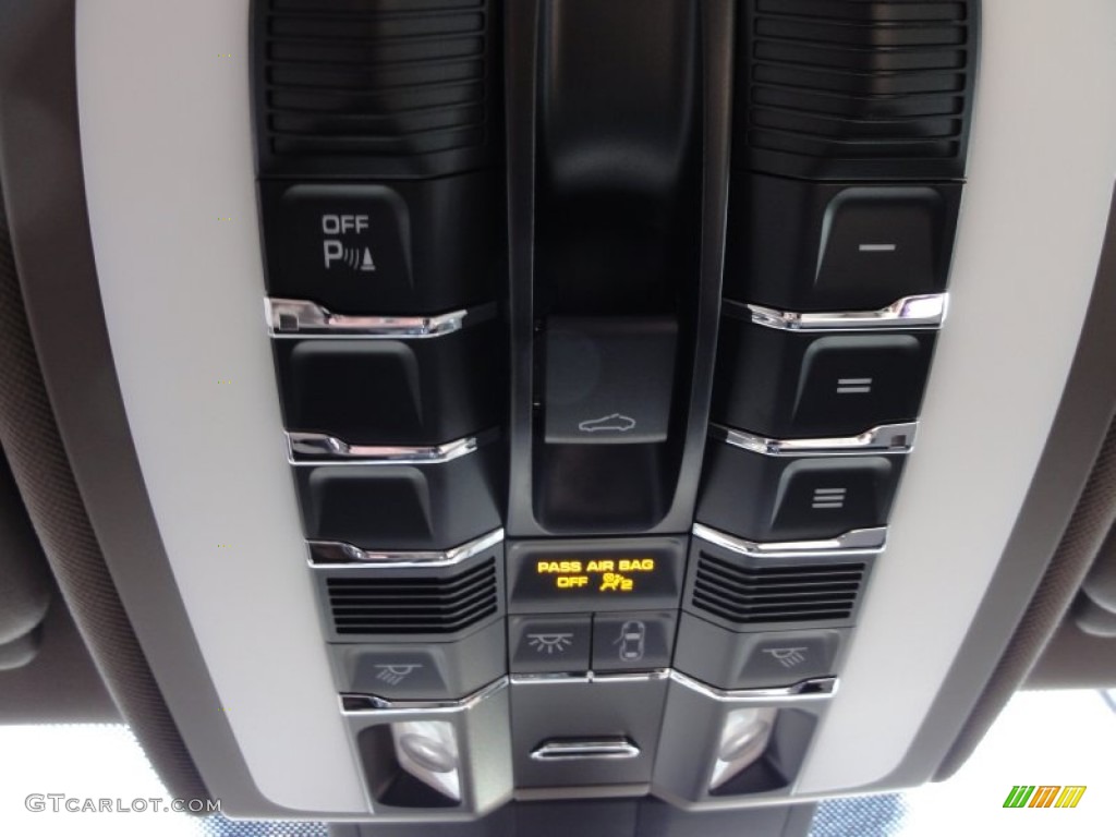 2012 Porsche Cayenne S Hybrid Controls Photo #60363135