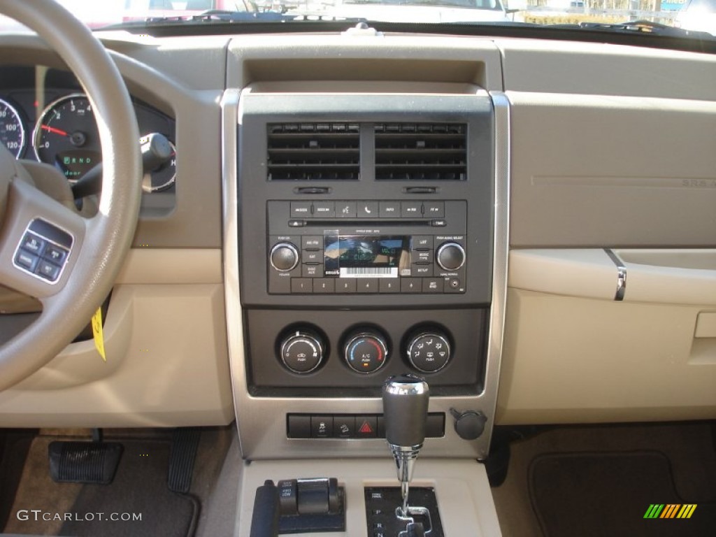 2011 Liberty Sport 4x4 - Natural Green Metallic / Pastel Pebble Beige photo #12
