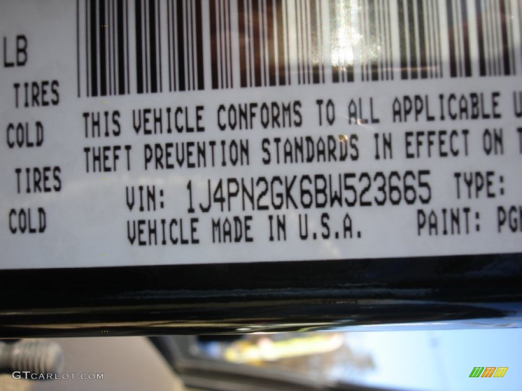 2011 Liberty Sport 4x4 - Natural Green Metallic / Pastel Pebble Beige photo #15