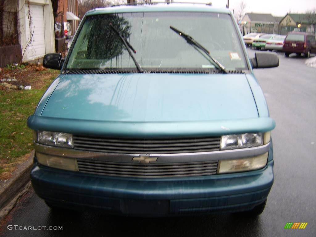 1995 Medium Quasar Blue Metallic Chevrolet Astro Cl Awd