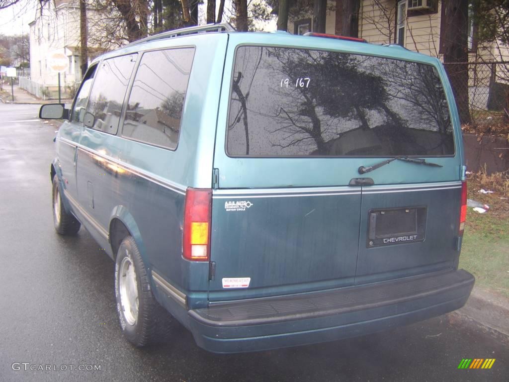 1995 Astro CL AWD Passenger Van - Medium Quasar Blue Metallic / Neutral photo #4