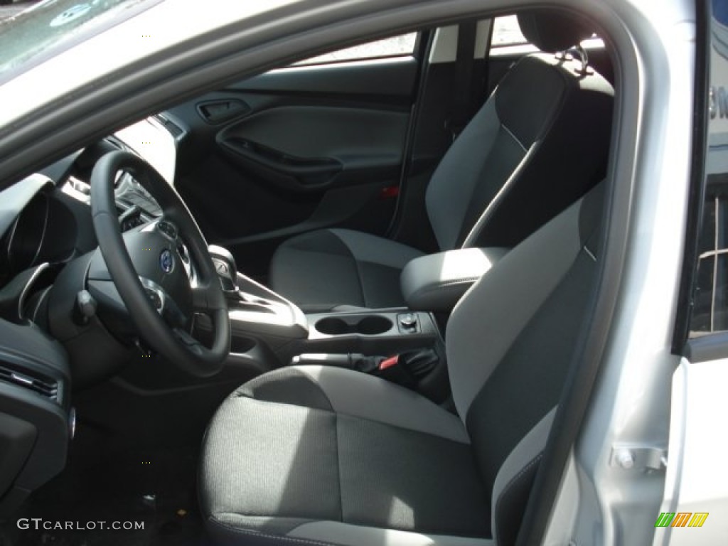 2012 Focus SE 5-Door - Ingot Silver Metallic / Charcoal Black photo #11