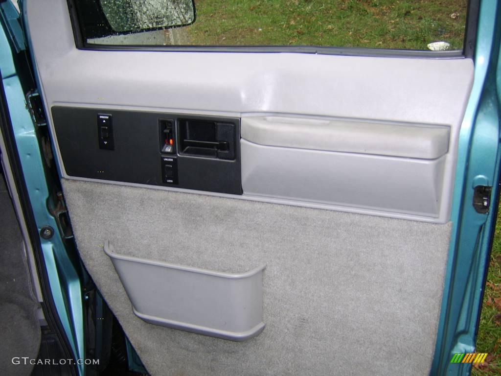 1995 Astro CL AWD Passenger Van - Medium Quasar Blue Metallic / Neutral photo #17