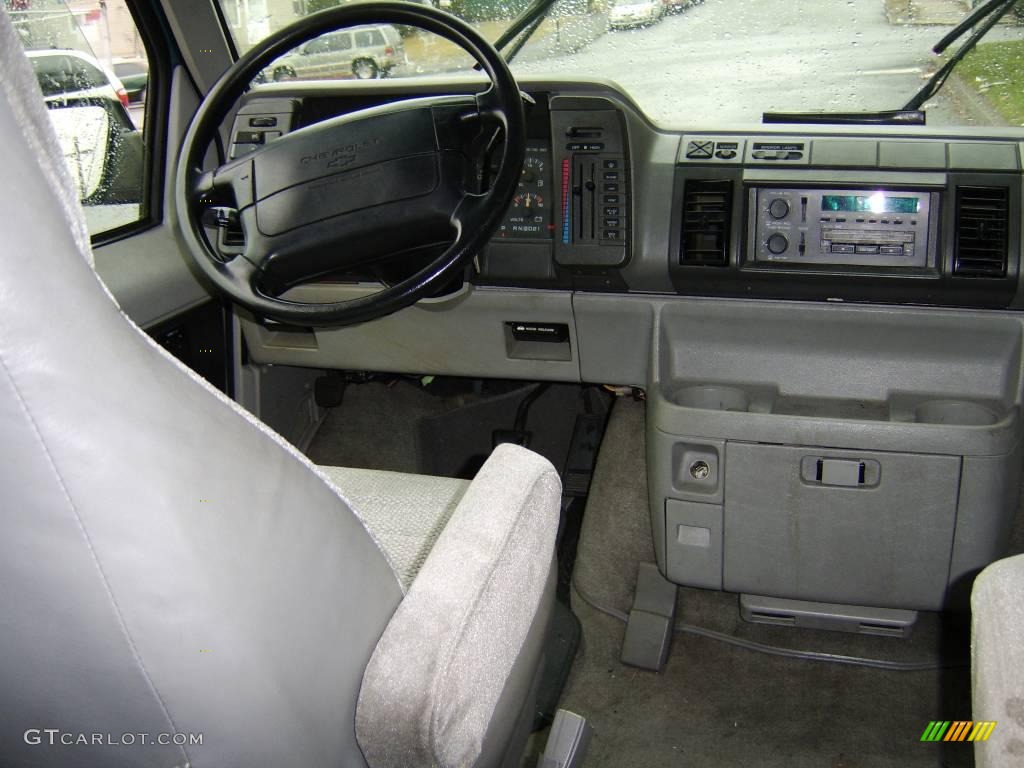 1995 Astro CL AWD Passenger Van - Medium Quasar Blue Metallic / Neutral photo #23