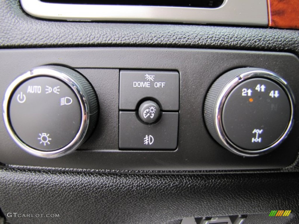 2009 Chevrolet Silverado 3500HD LTZ Crew Cab 4x4 Controls Photo #60368205