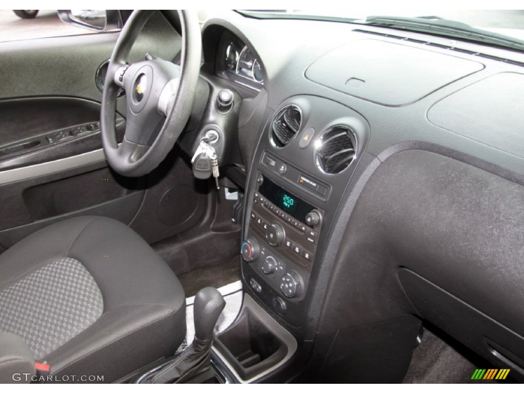 2011 HHR LS - Arctic Ice White / Ebony photo #6