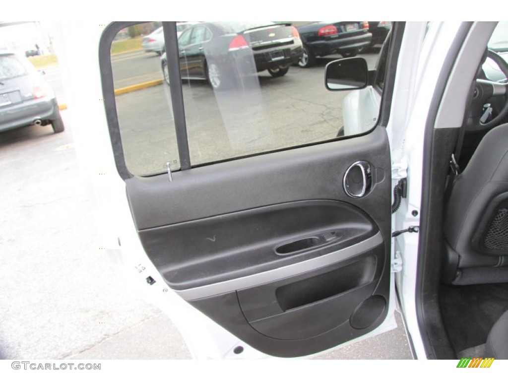2011 HHR LS - Arctic Ice White / Ebony photo #19
