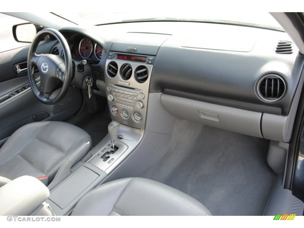 Gray Interior 2004 Mazda MAZDA6 i Sport Sedan Photo #60381811