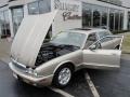 Topaz Metallic - XJ Vanden Plas Photo No. 17
