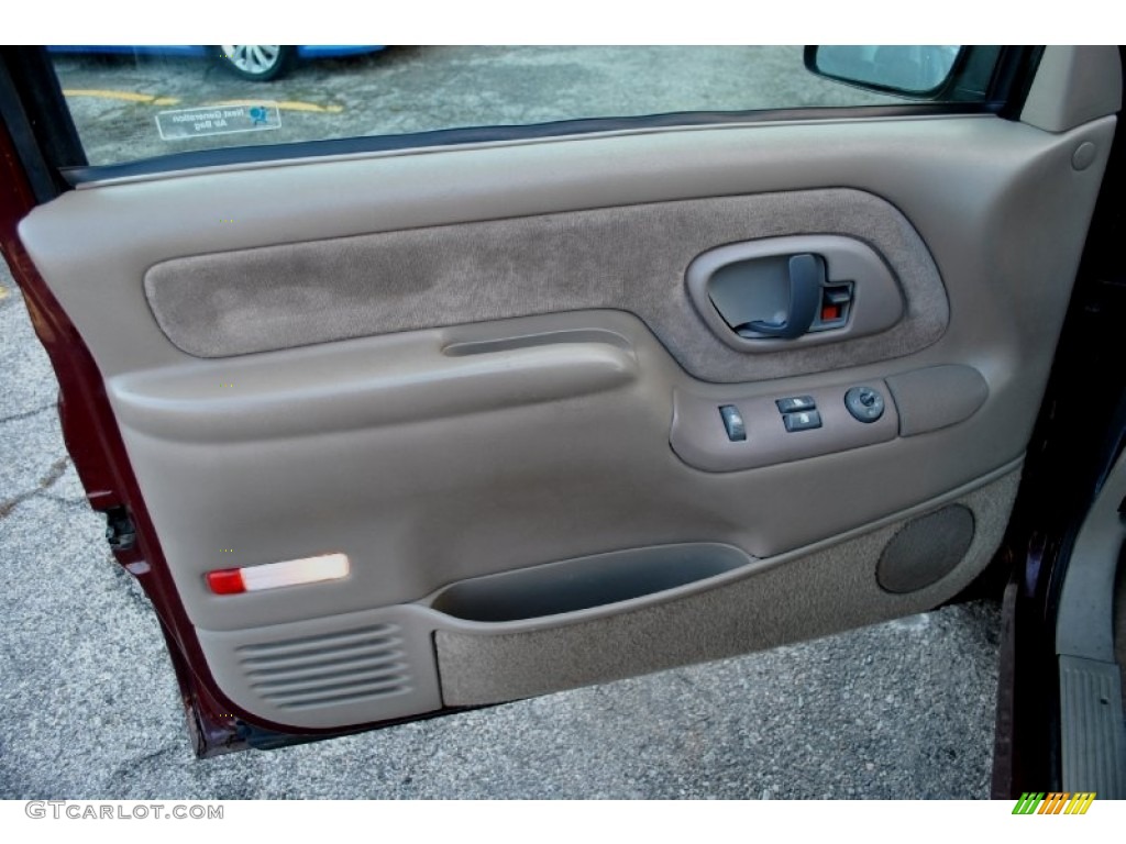 1998 Chevrolet C/K K1500 Silverado Extended Cab 4x4 Neutral Door Panel Photo #60382111