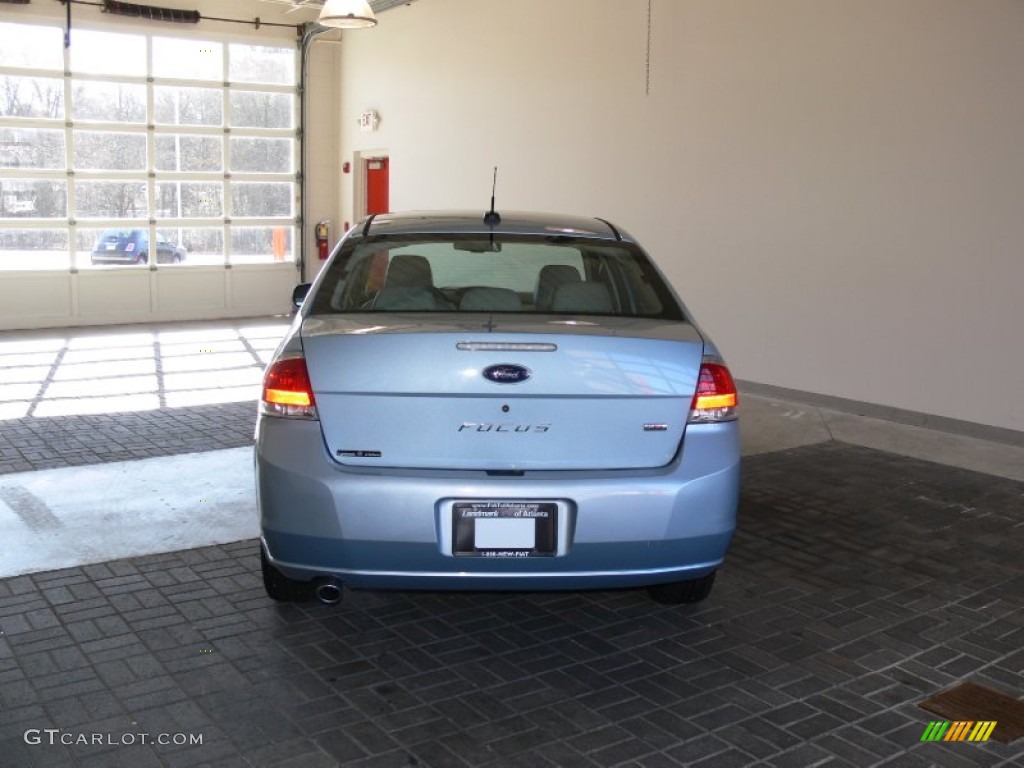 2009 Focus SEL Sedan - Light Ice Blue Metallic / Medium Stone photo #4