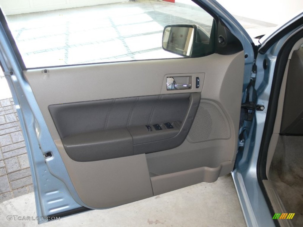 2009 Focus SEL Sedan - Light Ice Blue Metallic / Medium Stone photo #13