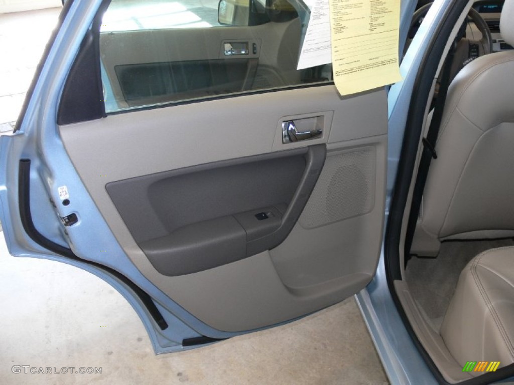 2009 Focus SEL Sedan - Light Ice Blue Metallic / Medium Stone photo #14