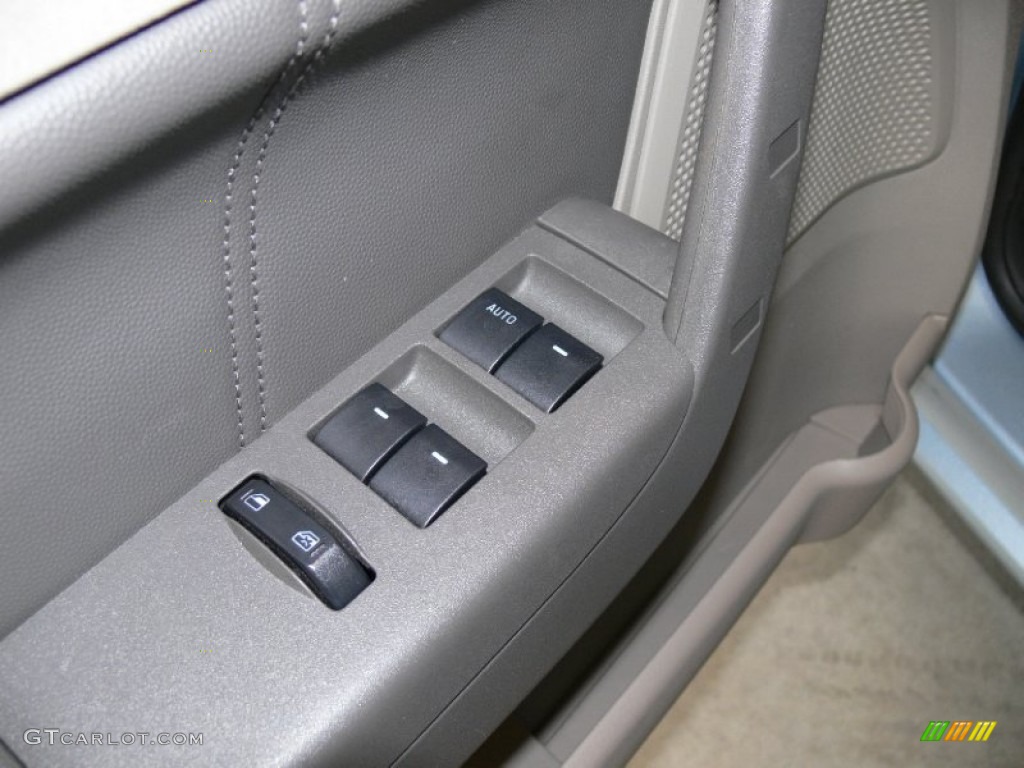 2009 Focus SEL Sedan - Light Ice Blue Metallic / Medium Stone photo #18