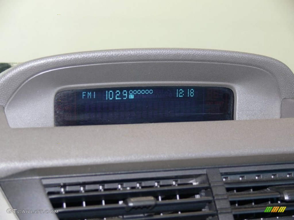2009 Focus SEL Sedan - Light Ice Blue Metallic / Medium Stone photo #20