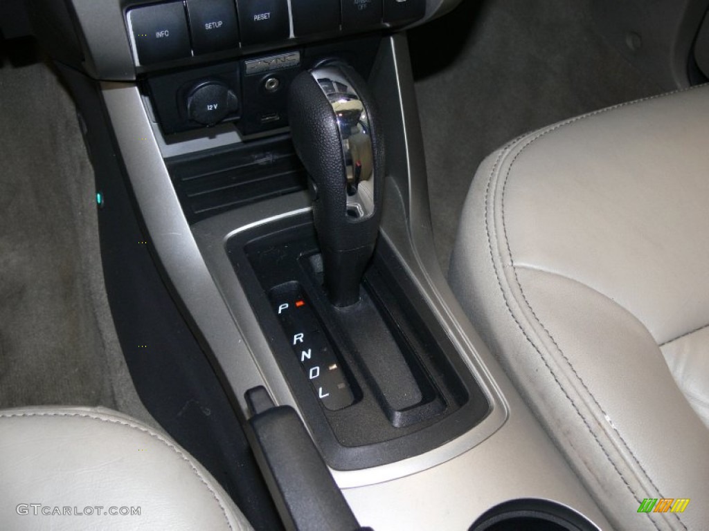 2009 Focus SEL Sedan - Light Ice Blue Metallic / Medium Stone photo #25