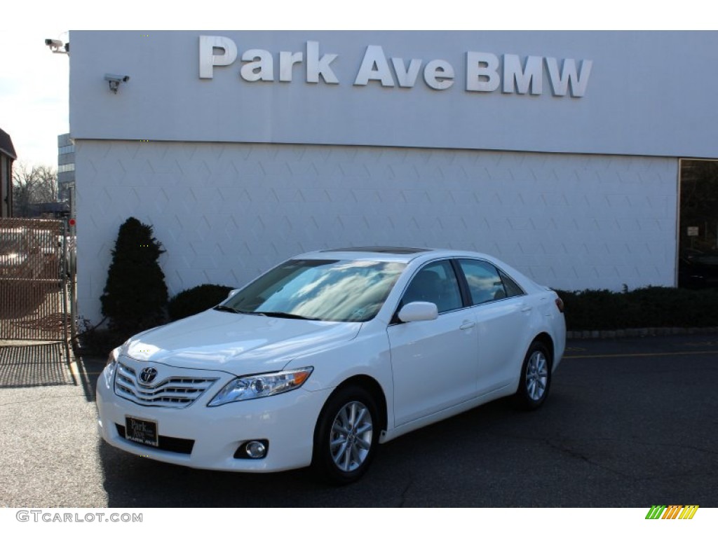 2011 Camry XLE - Super White / Bisque photo #1