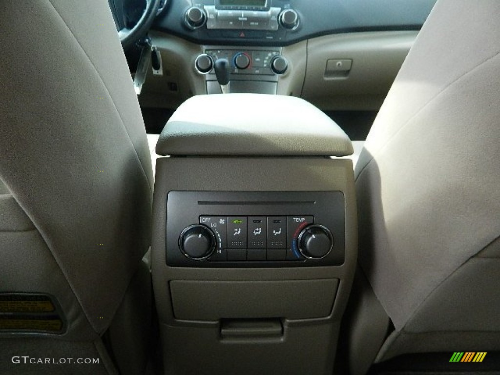 2010 Highlander V6 - Blizzard White Pearl / Sand Beige photo #18