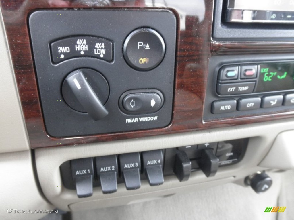 2007 Ford F250 Super Duty King Ranch Crew Cab 4x4 Controls Photo #60400670