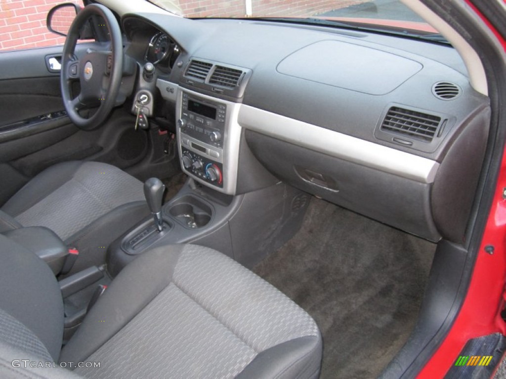 2005 Cobalt LS Coupe - Victory Red / Gray photo #16