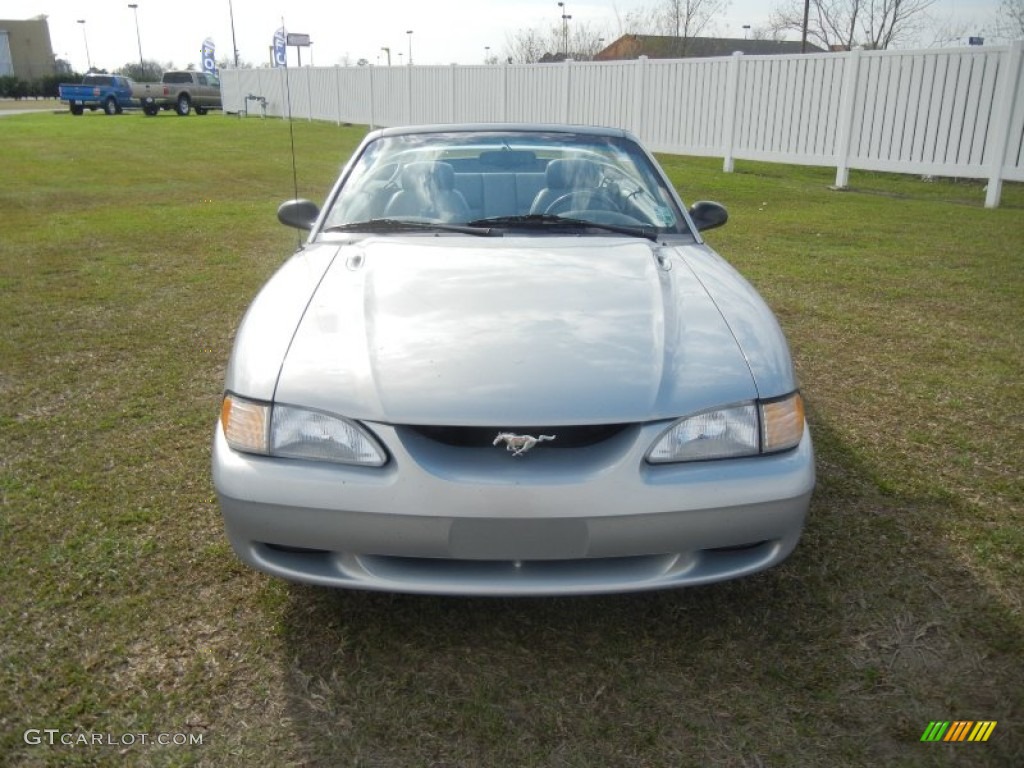 1995 Mustang GT Convertible - Silver Metallic / Gray photo #2