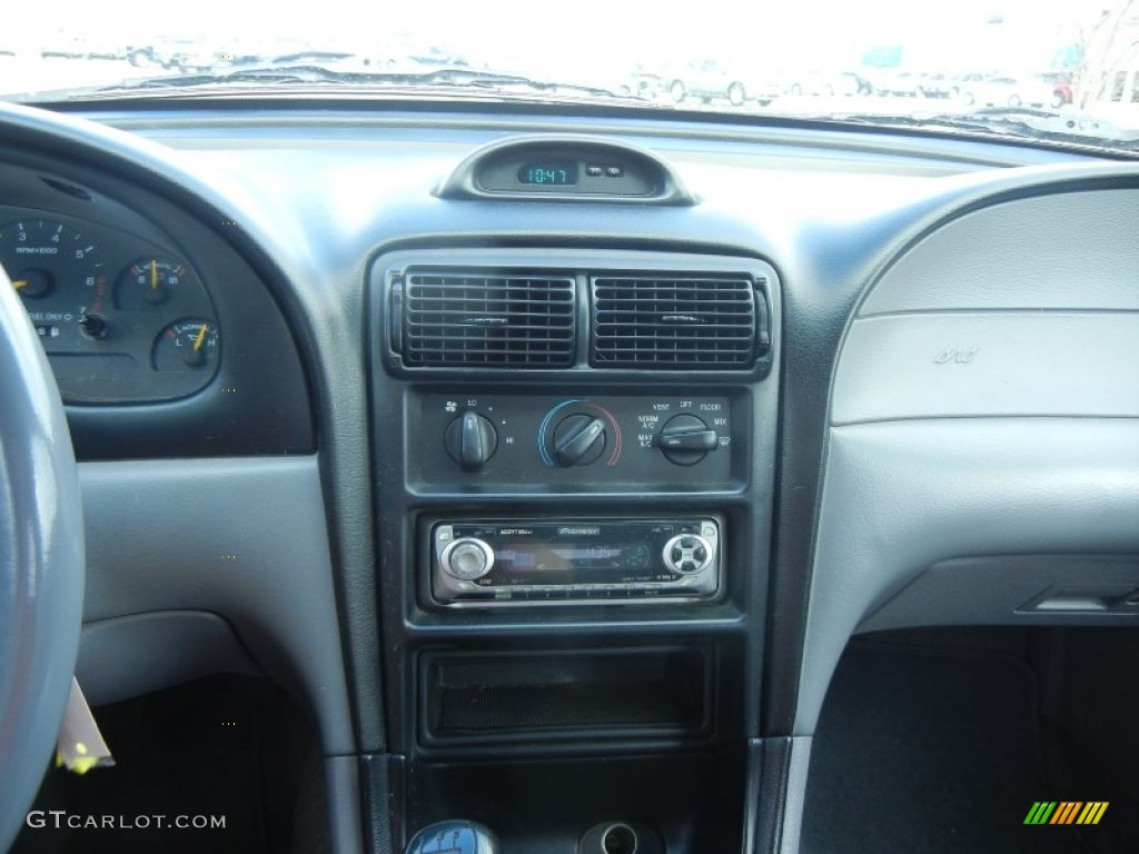 1995 Mustang GT Convertible - Silver Metallic / Gray photo #15