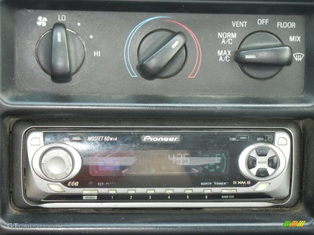 1995 Mustang GT Convertible - Silver Metallic / Gray photo #16
