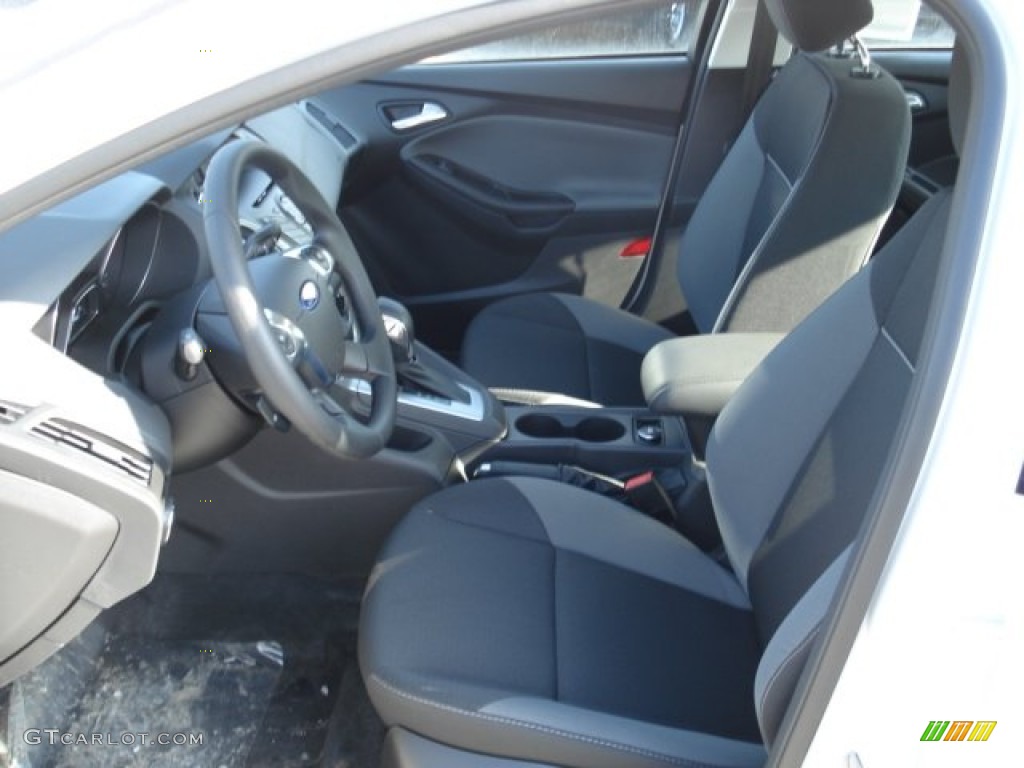 2012 Focus SE Sedan - Oxford White / Charcoal Black photo #11