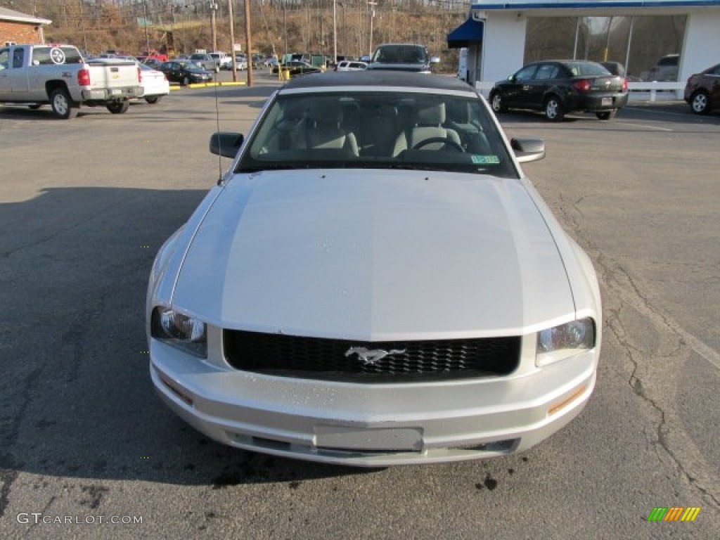 2006 Mustang V6 Deluxe Convertible - Satin Silver Metallic / Light Graphite photo #2