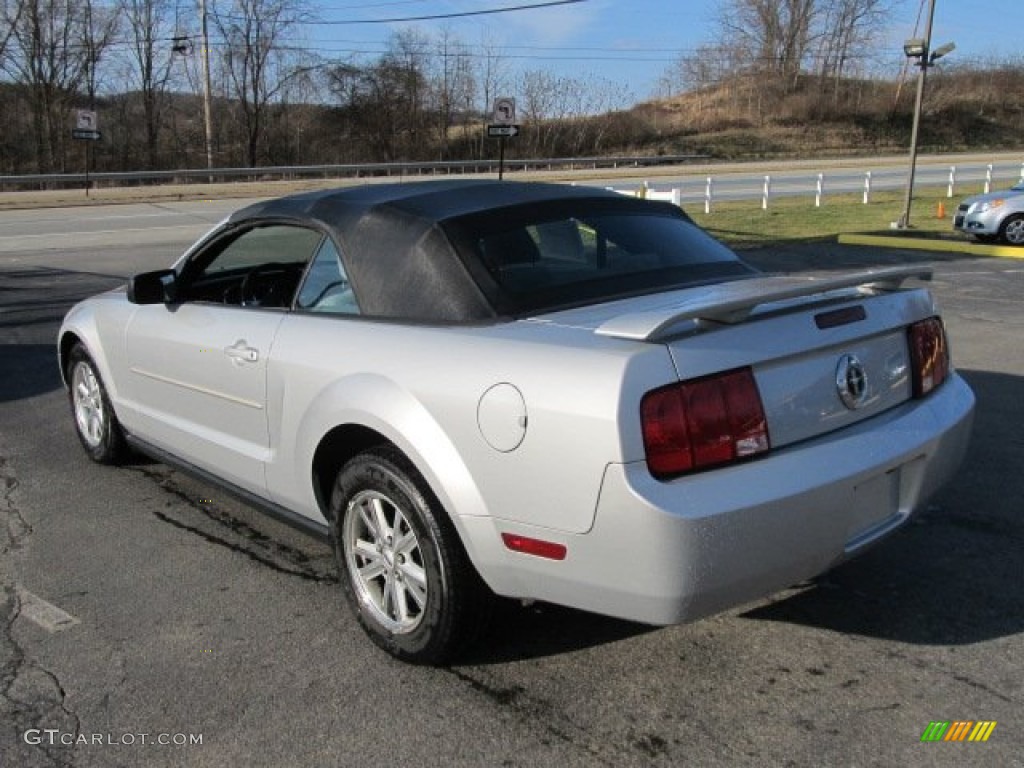 2006 Mustang V6 Deluxe Convertible - Satin Silver Metallic / Light Graphite photo #6