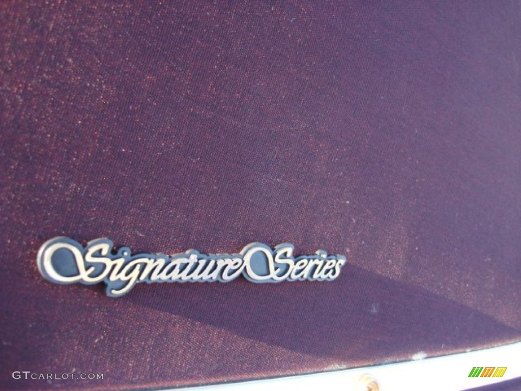2000 Lincoln Town Car Signature Marks and Logos Photo #60407867