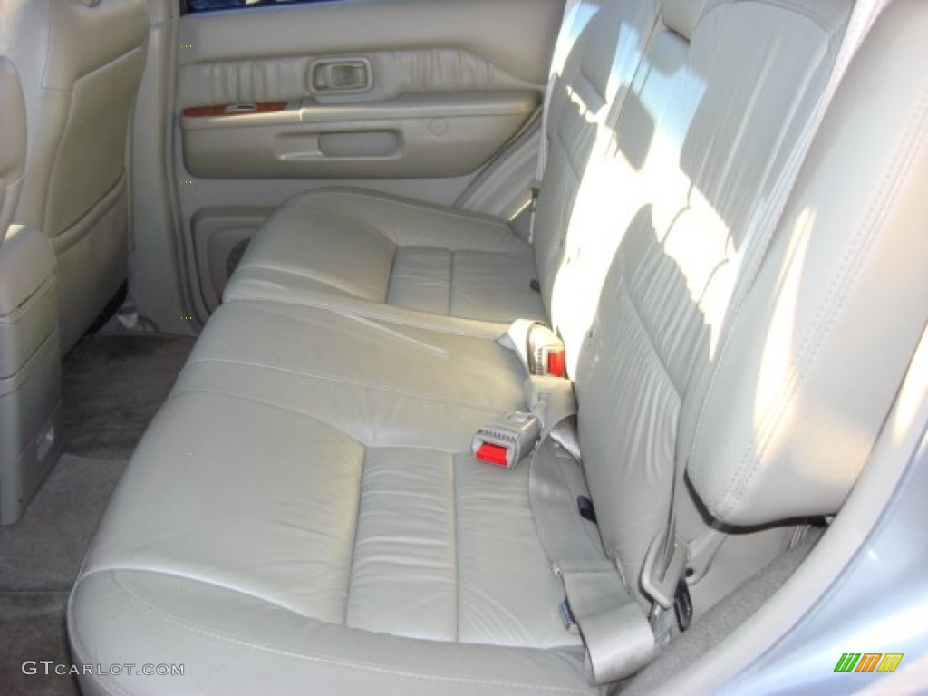 2001 QX4 4x4 - Titanium Metallic / Stone Beige photo #9