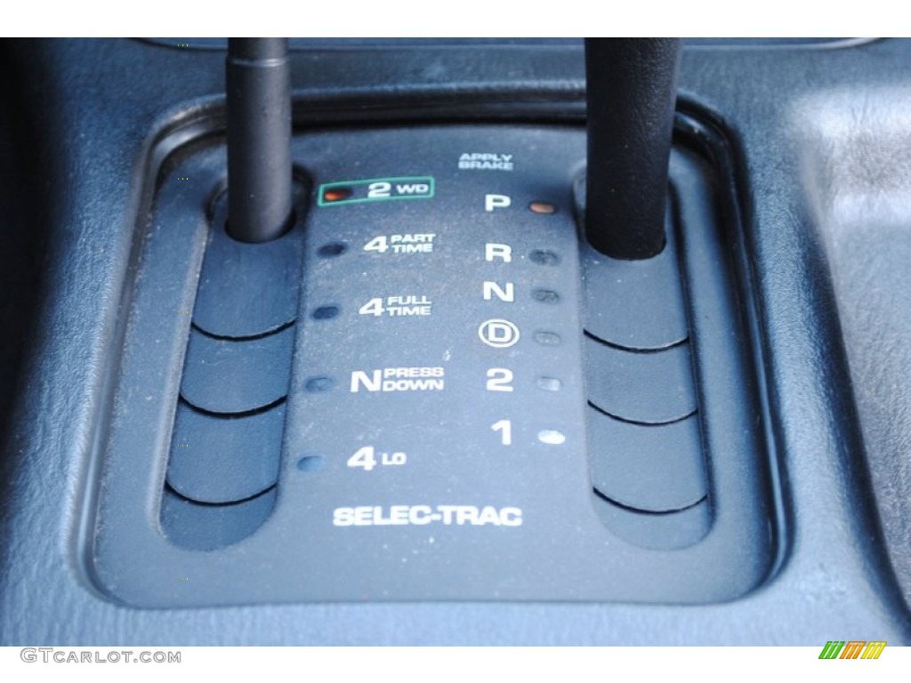 2004 Jeep Grand Cherokee Laredo 4x4 4 Speed Automatic Transmission Photo #60413222
