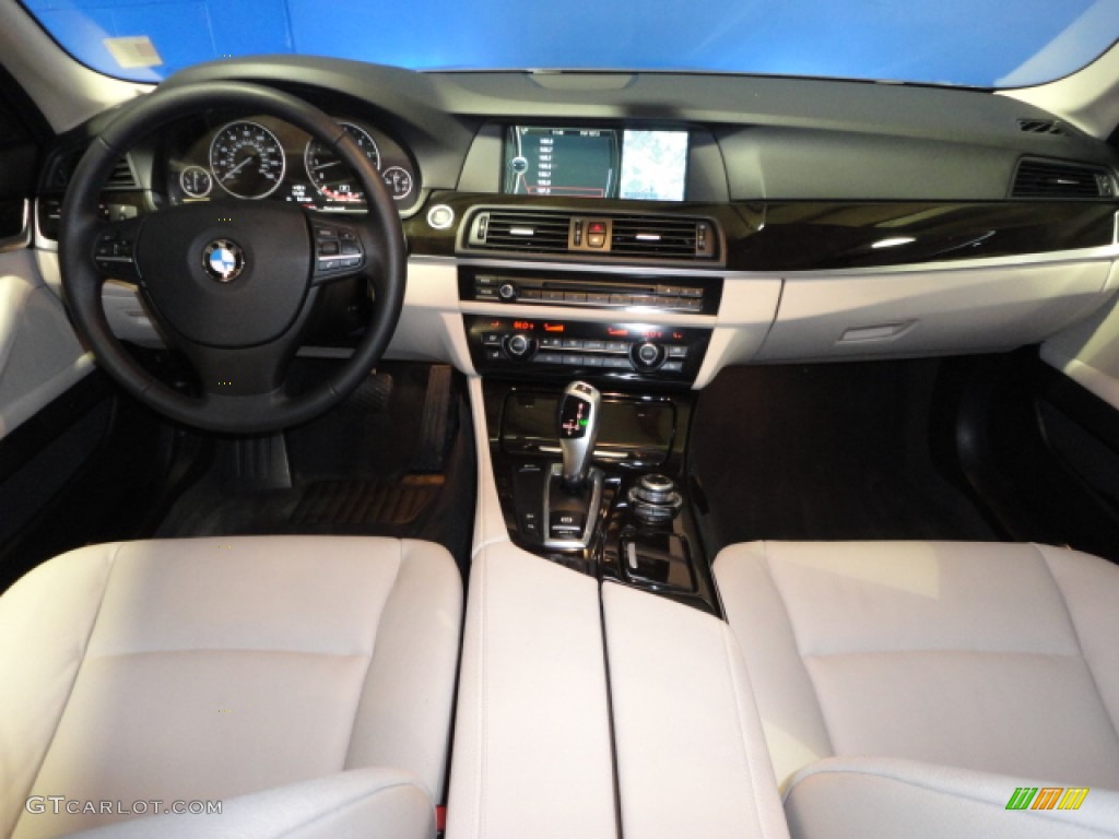 2011 BMW 5 Series 535i xDrive Sedan Oyster/Black Dashboard Photo #60421070